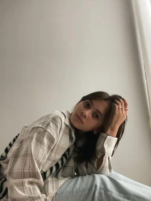 6 Pesona Richelle Skornicki, Adik Sandrinna Michelle yang Disebut Bak Kembaran