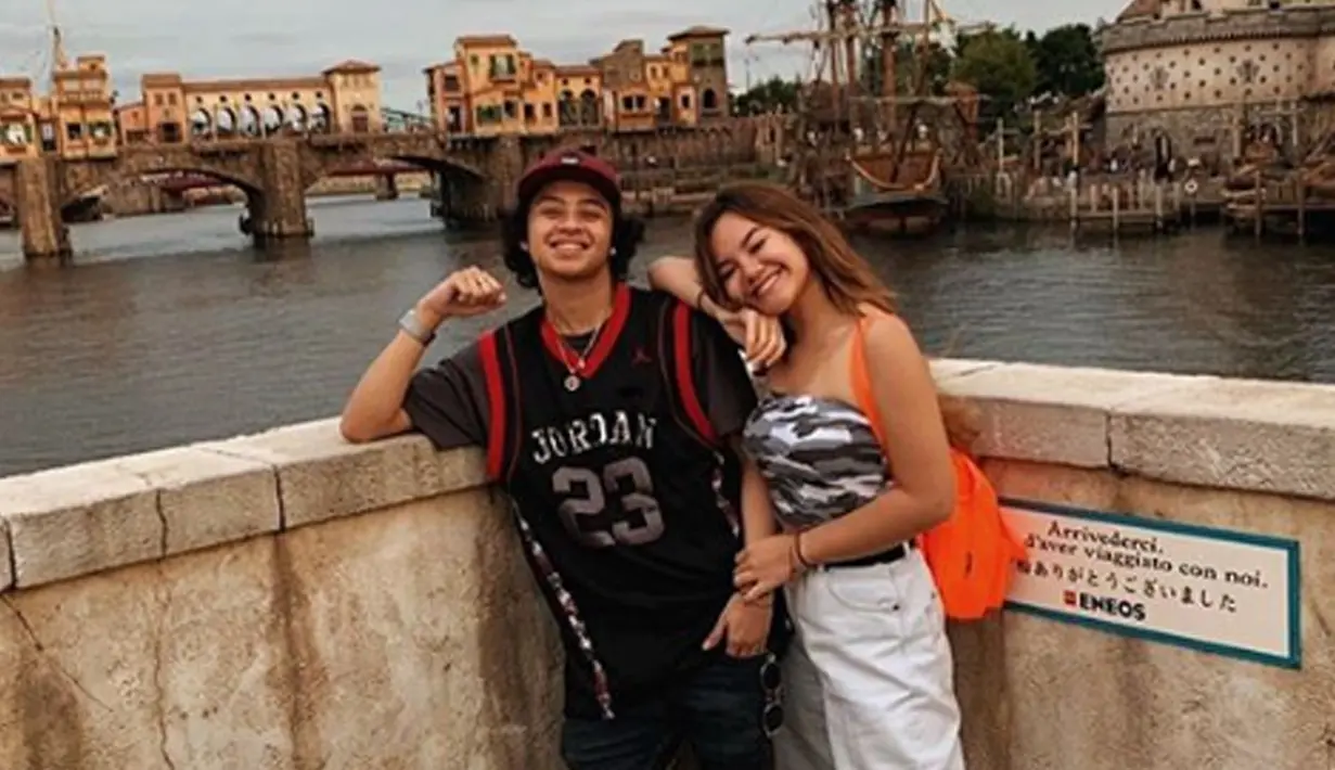 Bastian Steel dan Shafa Harris tengah menikmati liburan bersama di Negeri Sakura, Jepang (Liputan6.com/IG/shafaharris)