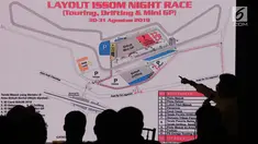 GM Sentul International Sirkuit, Lola Moenek menunjukkan denah pelaksanaan ISSOM Night Race 2019 di Jakarta, Selasa (20/8/2019). Gelaran Motorsport Festival Indonesian Sentul Series of Motorsport (ISSOM) akan berlangsung pada malam hari, 30-31 Agustus mendatang. (Liputan6.com/Helmi Fithriansyah)