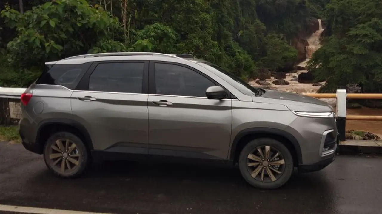 Wuling Almaz
