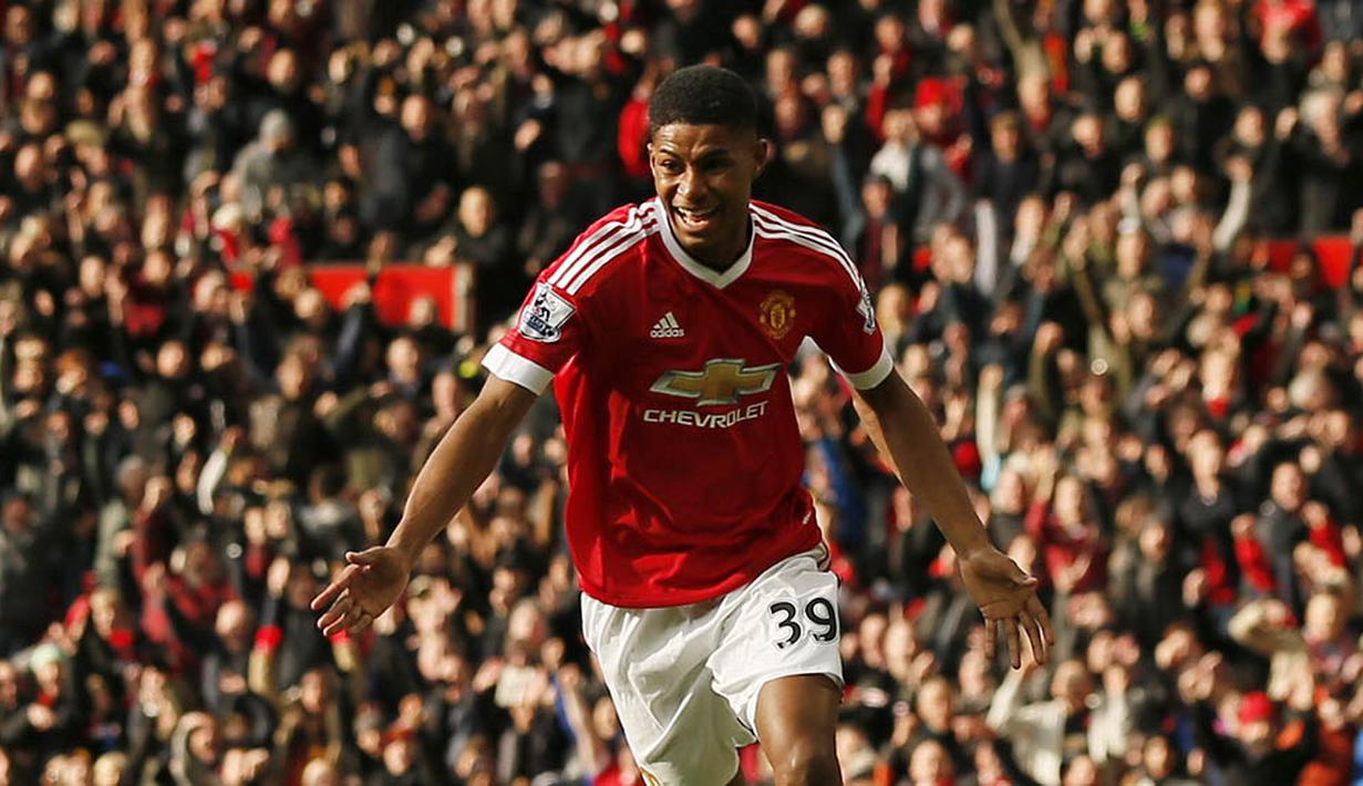 Striker Manchester United, Marcus Rashford, merayakan gol yang dicetaknya ke gawang Arsenal pada laga Liga Premier Inggris di Stadion Old Trafford, Minggu (28/2/2016). MU berhasil menang 3-2 atas Arsenal. (Reuters/Jason Cairnduff) 