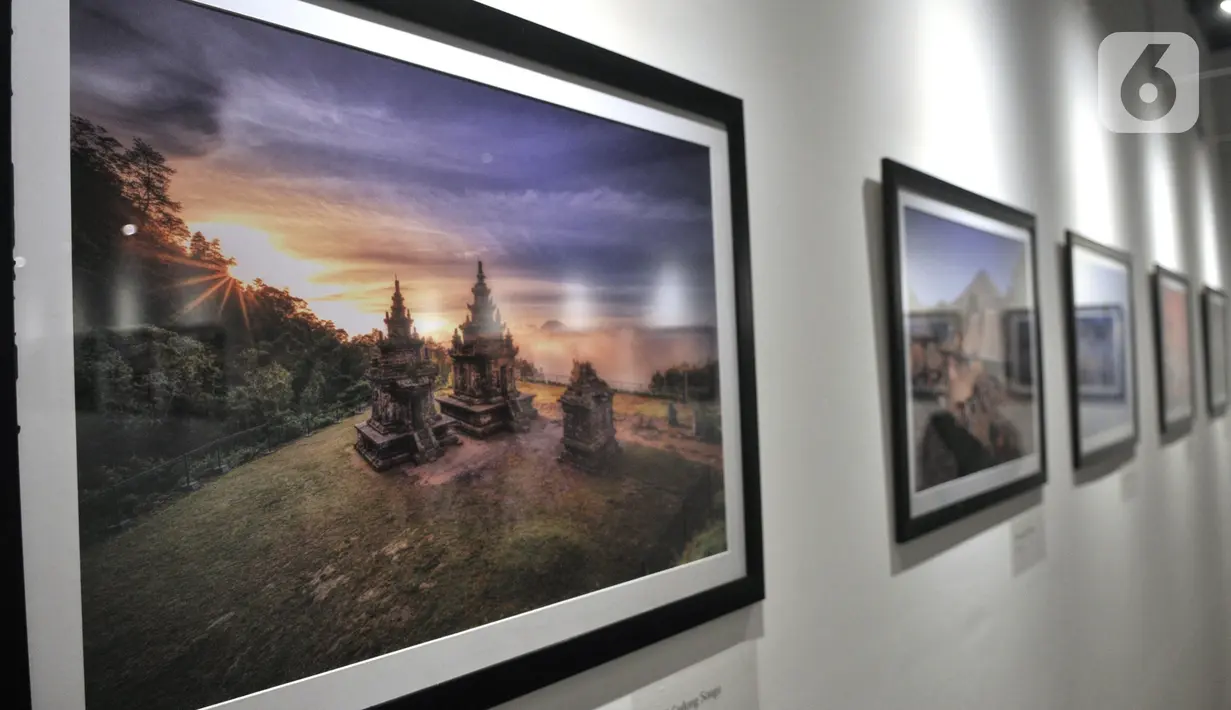 Sejumlah karya foto dalam Pameran Fotografi Cagar Budaya di Museum Nasional, Jakarta, Kamis (3/10/2019). Pameran tersebut diselenggarakan oleh Direktorat Cagar Budaya dan Permuseuman, Kementerian Pendidikan dan Kebudayaan bertema Cagar Budaya Bahagia. (merdeka.com/Iqbal Nugroho)