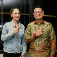 Mulai dari Luna Maya, Maudy Ayunda, hingga Nagita Slavina, berikut deretan inspirasi fashion dari para tamu undangan yang mencuri perhatian. [@lunamaya/@raffinagita1717].