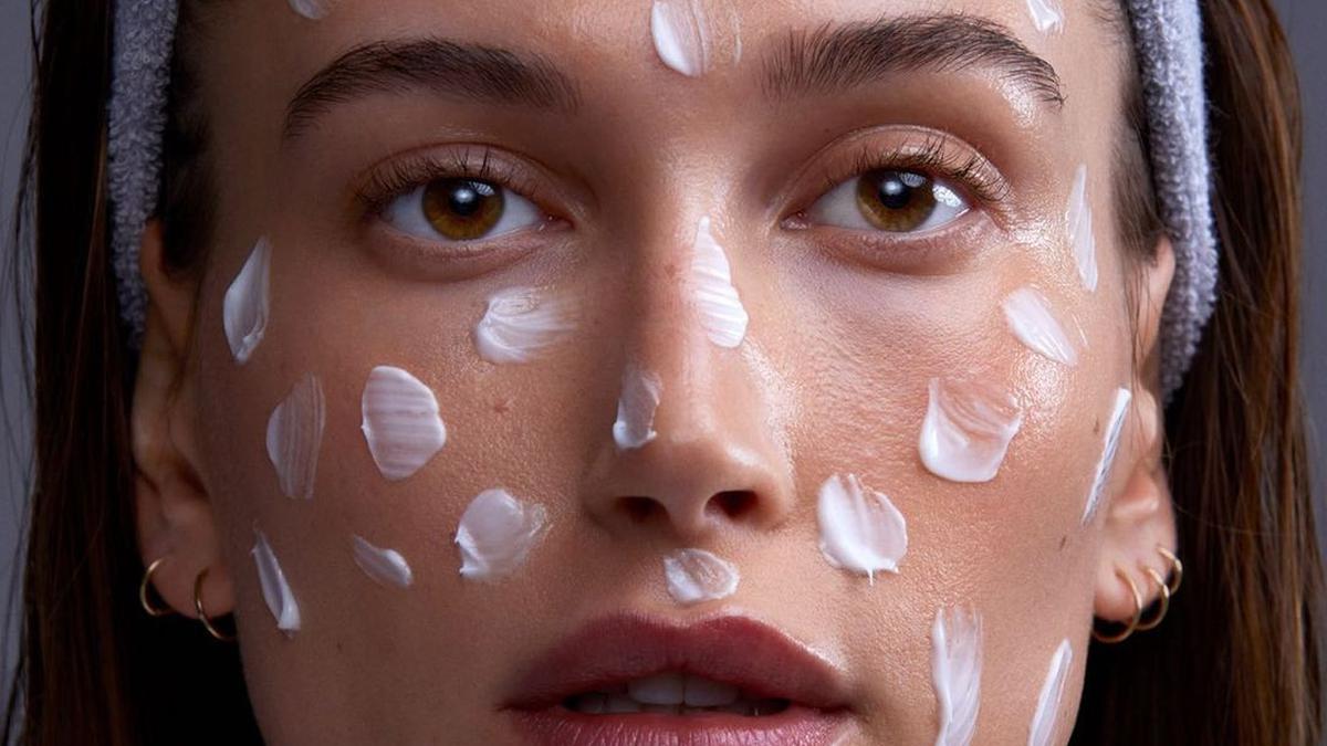Hailey Bieber Buktikan Rhode Bukan Cuma Tren Sesaat, Diakusisi E.L.F Cosmetics Senilai 16,2 Triliun
