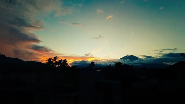 Senja Oleh Warganet