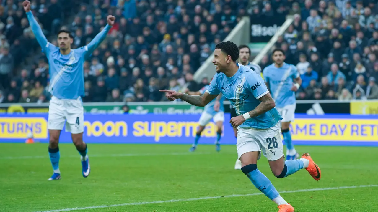 Foto: Wajah Semringah Pep Guardiola Setelah Manchester City Mampu Comeback