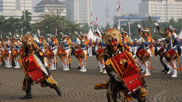 Marching Band Taruna Akmil Pukau Warga Jakarta