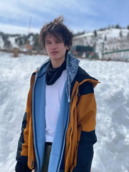 Paras ganteng Armand. Farah Quinn dikenal sebagai cheff dan juga pembawa acara masak. Belum lama ini, perempuan kelahiran Bandung itu mengungkapkan rasa haru di ulang tahun ke 16 putranya, Armand Fauzan Quinn.[Instagram/farahquinnofficial]