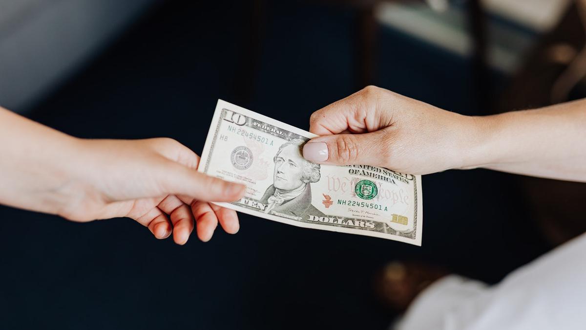 Arti Mimpi Memberi Uang, Pertanda Kesuksesan - Lifestyle Fimela.com