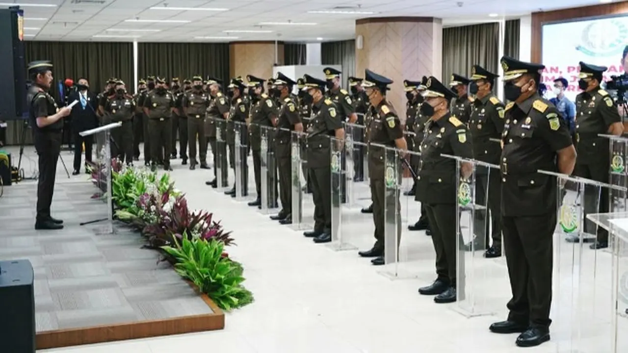 Jaksa Agung ST Burhanuddin saat melantik sejumlah pejabat baru, salah satunya Kepala Kejati Riau yang baru.