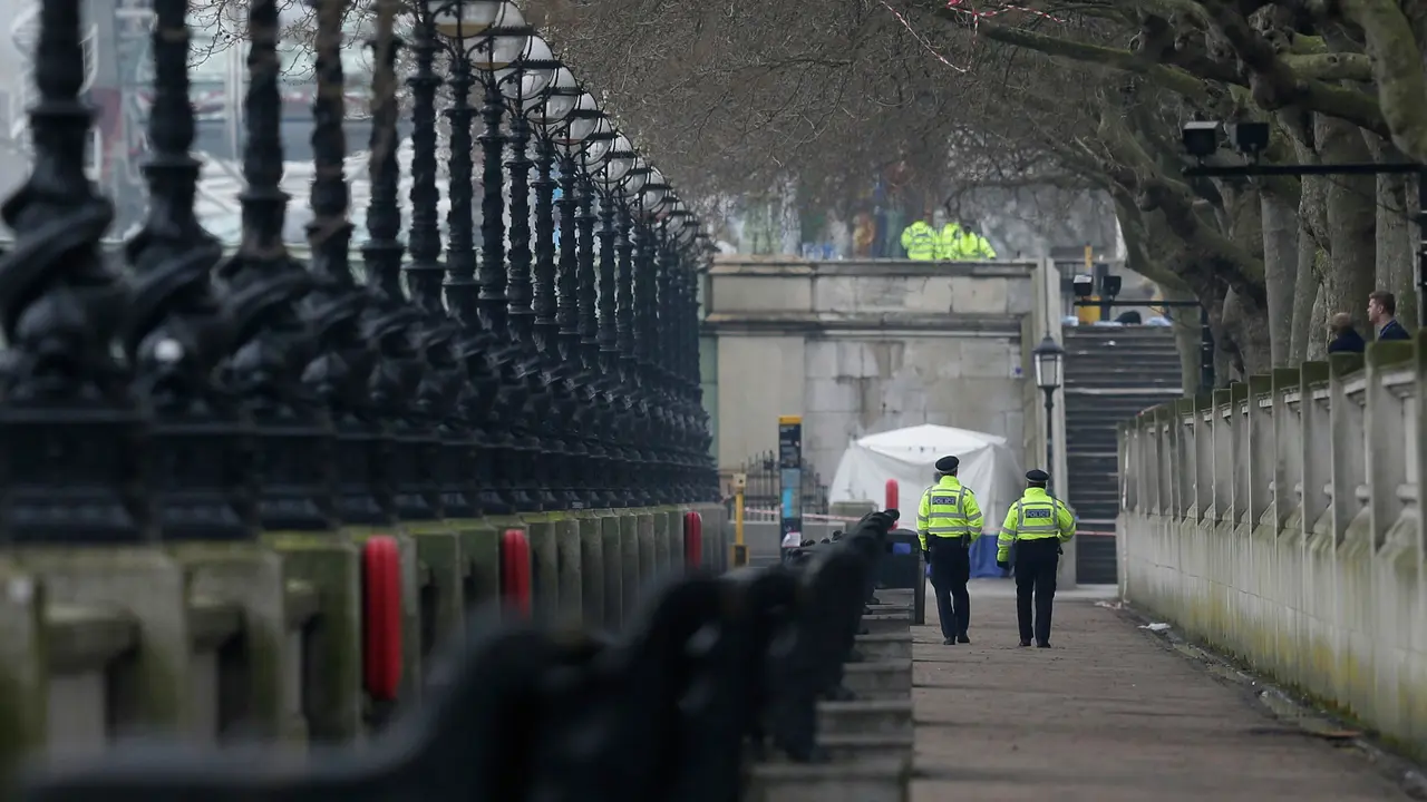 20170322-Tim Forensik Investigasi TKP Teror London-AP