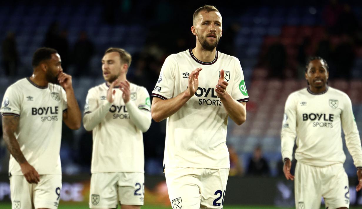 Sementara itu, skor 0-0 membuat posisi West Ham masih rawan di klasemen Liga Inggris. Jarrod Bowen dkk hanya berjarak dua angka dari Tottenham yang berada di peringkat ke-18. (AFP/Henry Nicholls)