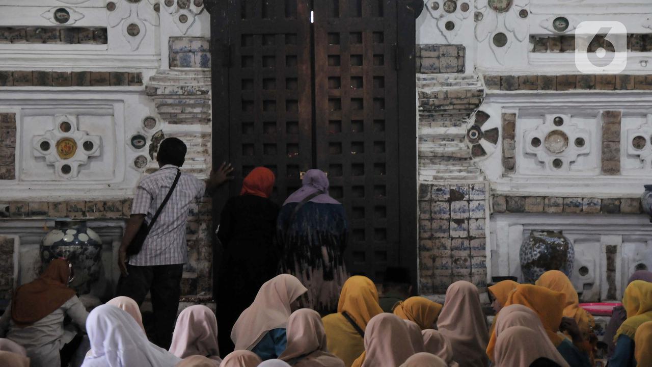 Jelang Ramadhan, Komplek Makam Sunan Gunung Jati Cirebon Ramai Peziarah
