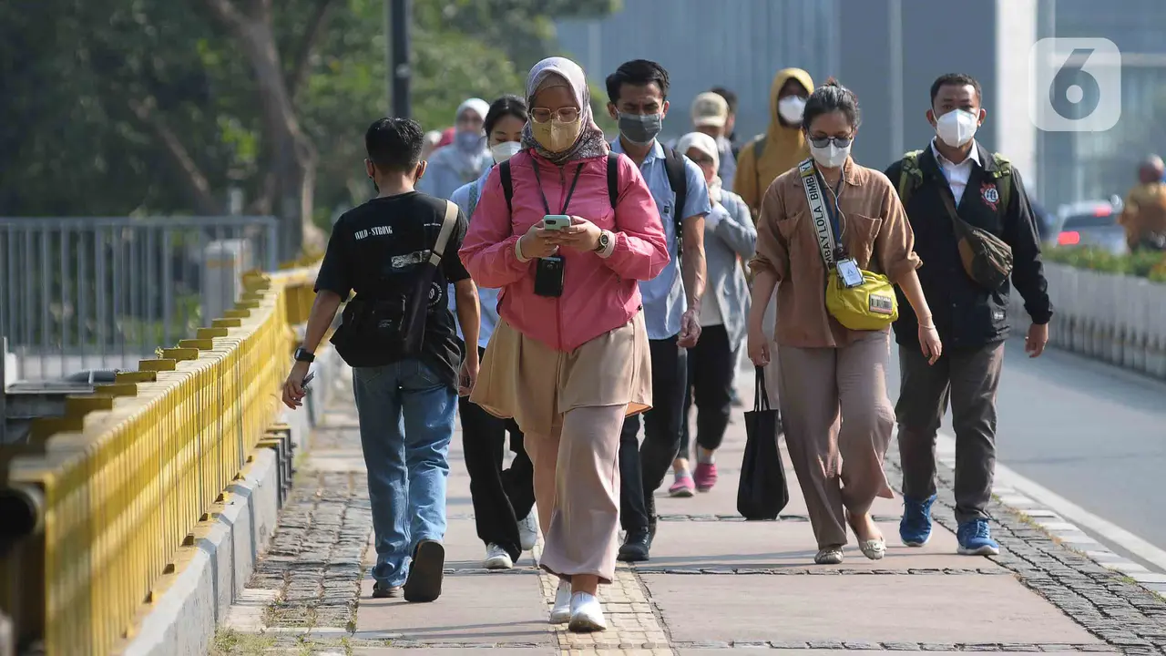 Imbauan Bagi Warga untuk Bermasker Saat Beraktivitas di Luar Ruangan