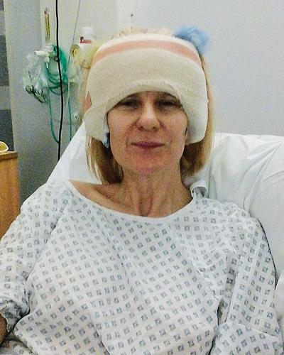 Jo setelah menjalani operasi | foto: copyright dailymail.co.uk