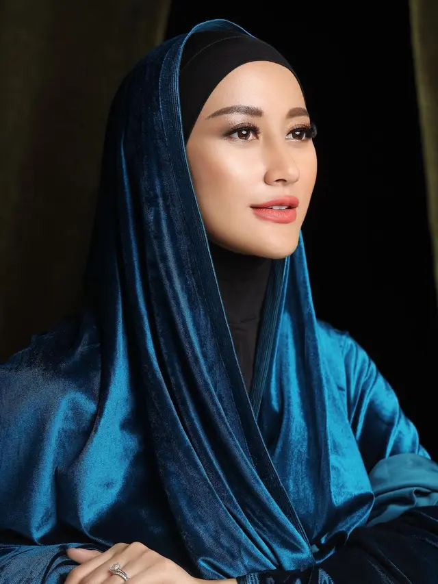8 Potret Terbaru Ayu Maulida yang Kini Putuskan Berhijab, Curi Perhatian