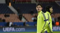 Thibaut Courtouis dan Cech (AFP PHOTO / MIGUEL MEDINA)