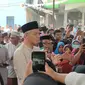 Bacapres Ganjar Pranowo saat berkunjung ke Ponpes Ponpes Al-Jauhariyah Cirebon. Foto (Liputan6.com / Panji Prayitno)