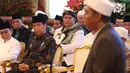 Presiden Joko Widodo bersilaturahmi dengan para kiai dan habib se-Jadetabek di Istana Negara, Jakarta, Kamis (7/2). Kepada Jokowi, para ulama dan habib mengaku prihatin atas merebaknya fitnah dan hoaks yang memicu perpecahan. (Liputan6.com/Angga Yuniar)