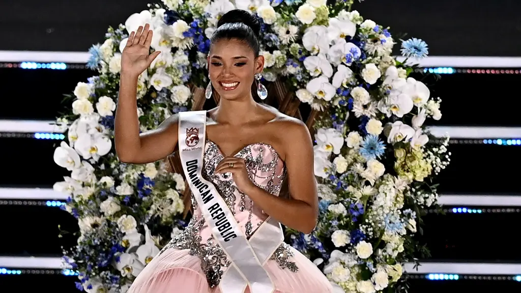 Joheirry Mola Dominguez dari Republik Dominika merayakan kemenangannya setelah dimahkotai sebagai Miss World edisi ke-75 di 2 April Square, Nha Trang, Provinsi Khanh Hoa, pada 5 September 2026. (Nhac NGUYEN/AFP)