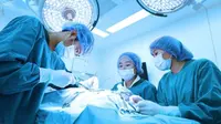 Para dokter yang mengoperasi terkejut saat menemukan otak mini dalam ovarium gadis 16 tahun.