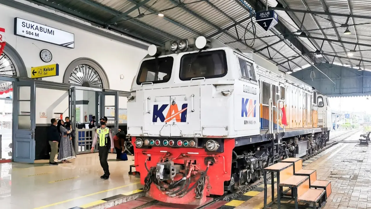 Antrian penumpang di stasiun KAI Sukabumi. (Liputan6.com/Dokumen KAI Daop 1 Jakarta).