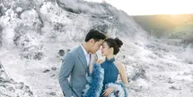 Foto-foto prewedding Jessica Jane dan Erwin Phang sukses mencuri perhatian di media sosial. Mengusung konsep yang elegan dan penuh kehangatan, pemotretan ini terasa seperti adegan romantis dalam drama China.  [@jessicajane99].