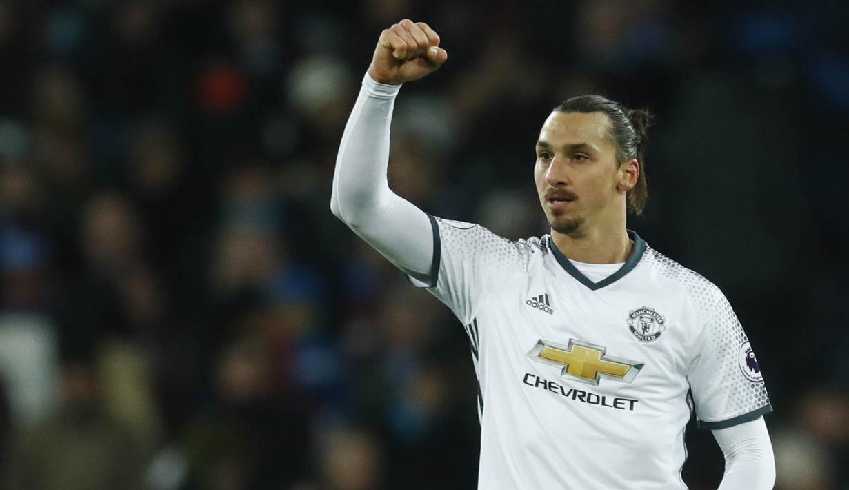 Striker Manchester United, Zlatan Ibrahimovic, merayakan gol yang dicetaknya ke gawang West Ham. Gol Ibra pada menit ke-78 akhirnya mengantar MU meraih kemenangan 2-0 atas tuan rumah West Ham. (Reuters/Eddie Keogh)