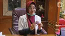 drg. Ayusha saat berada di salah satu klinik di kawasan Pulo Gadung, Jakarta, Rabu (22/4/2020). Di tengah pandemi COVID-19 seperti sekarang ini, drg. Ayusha akan mengenakan alat perlindungan diri (APD) saat memeriksa pasien. (Liputan6.com/Herman Zakharia)