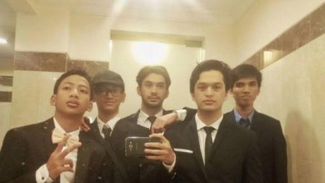 Jarang Tersorot, Ini 6 Potret David Jonathan Adik Reza Rahadian