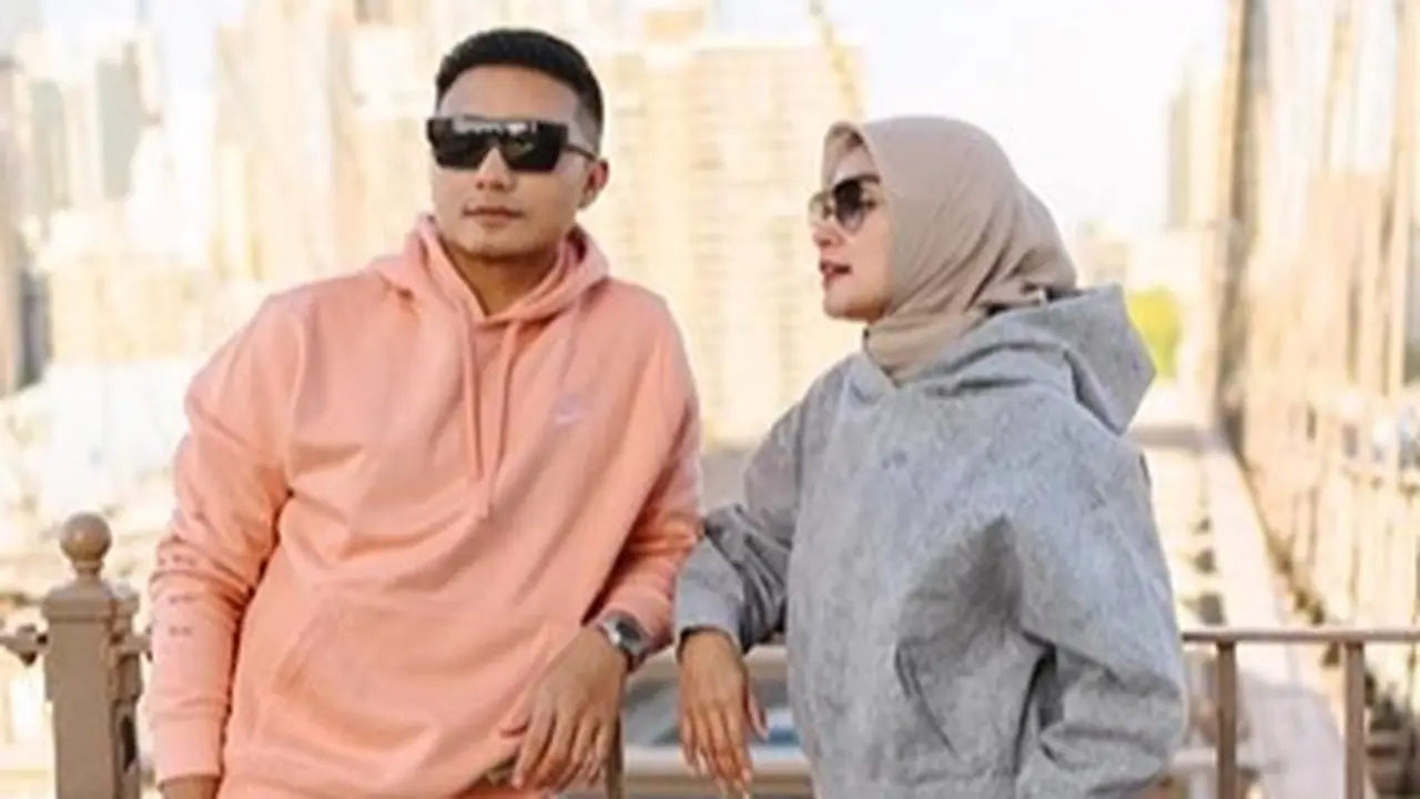 Soraya Larasati bersama suami (Instagram/sorayalarasat1)
