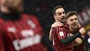 Gelandang AC Milan, Giacomo Bonaventura, merayakan gol yang dicetaknya ke gawang Torino pada laga Coppa Italia di Stadion San Siro, Milan, Selasa (28/1). Milan menang 4-2 atas Torino. (AFP/Miguel Medina)