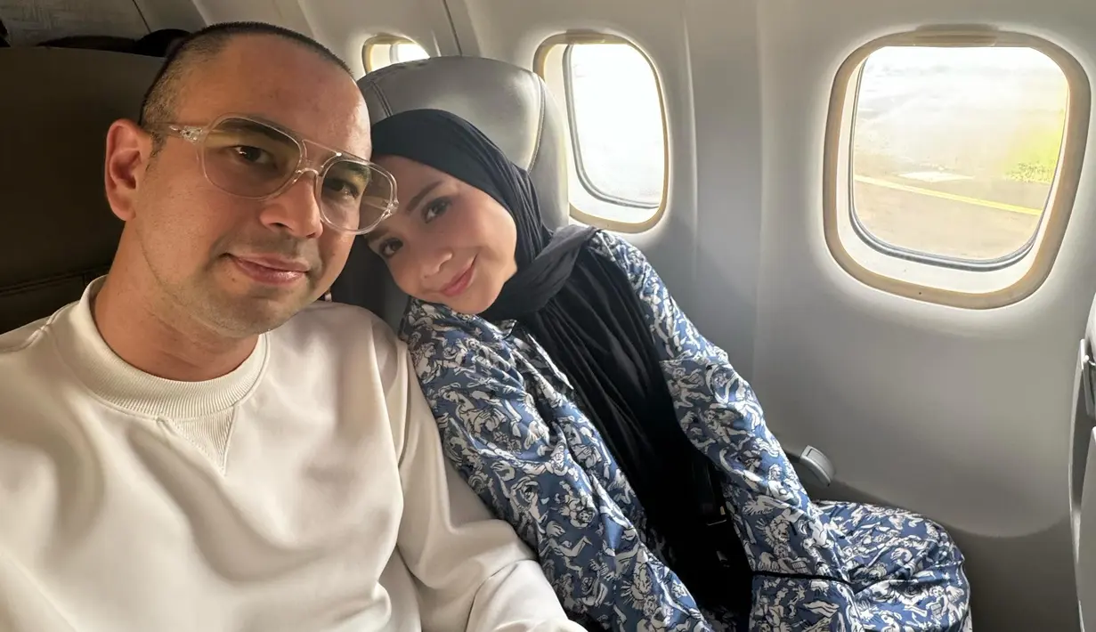 <p>Raffi dan Nagita kemudian bertolak ke Yogyakarta menggunakan jet pribadi. Ibunda Rayyanza itu mengenakan gamis yang dipadankan dengan pashmina hitam.&nbsp;(Foto: Instagram/ raffinagita1717)</p>