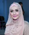 Setelah Eddies Adelia resmi menjanda, ia kini mulai fokus dengan masa depannya. Catatan kelam bersama suaminya, Ferry Setiawan telah ditutup. Lantas apa yang dilakukan setelah bercerai? (Deki Prayoga/Bintang.com)