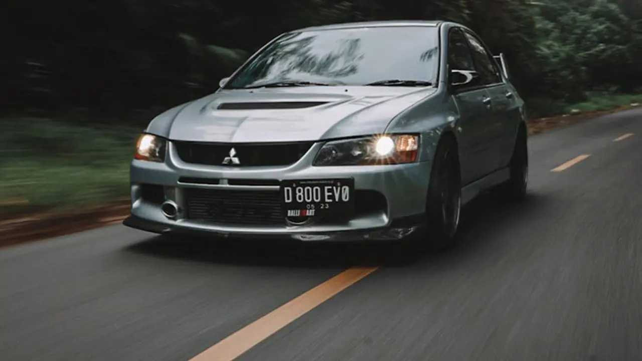 Mitsubishi Lancer Evolution yang termasuk dalam JDM (Hakim Putratama)