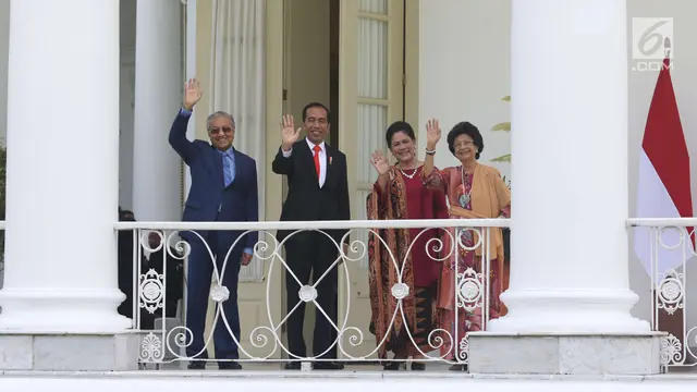 Jokowi dan PM Mahathir di Beranda Istana