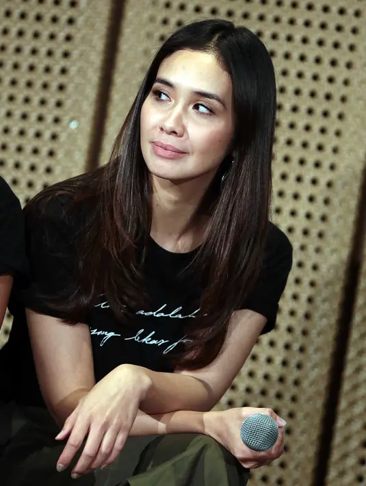 Di pertunjukan ini, Marsha berperan sebagai Ida Nasution yang merupakan salah satu dari empat  perempuan Chairil Anwar. Cukup sulit baginya karena harus mendalami puisi-puisi karya Chairil Anwar. (Deki Pryoga/Bintang.com)