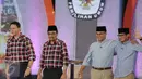Kedua pasang Cagub dan Cawagub DKI Jakarta usai debat terakhir Pilgub DKI Jakarta 2017 di Hotel Bidakara, Jakarta, Rabu (12/4). Debat ini mengangkat tema 'Dari Masyarakat untuk Jakarta'. (Liputan6.com/Faizal Fanani)