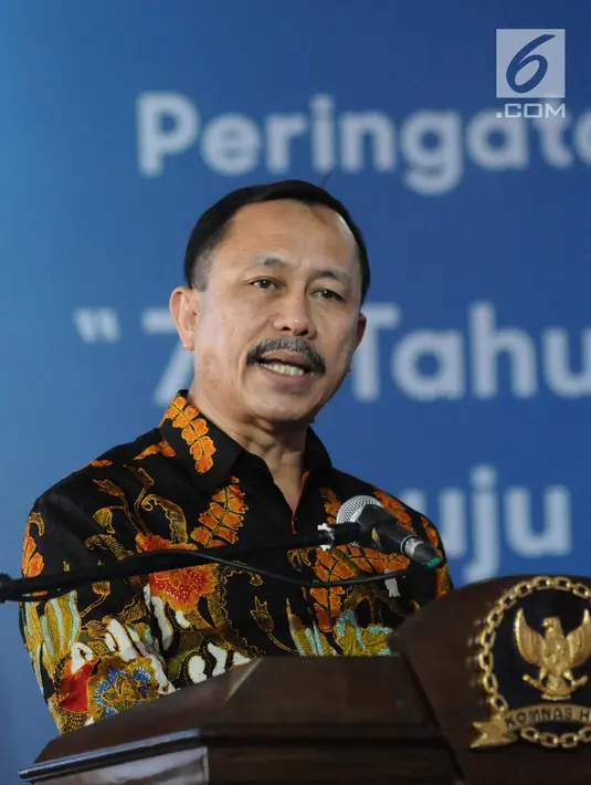 Ketua Komnas HAM, Ahmad Taufan Damanik memberi sambutan saat memperingati hari Hak Asasi Manusia (HAM) internasional 2018 di kantor Komnas HAM, Jakarta, Selasa (11/12). (Liputan6.com/Angga Yuniar)