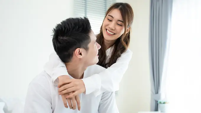 perempuan dan pasangan april 13