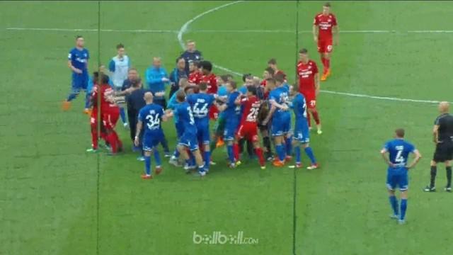 Dinamo Moscow sukses mengalahkan rival sekotanya Spartak Moscow 1-0 dalam derby panas di Liga Rusia yang berakhir dengan kericuhan...