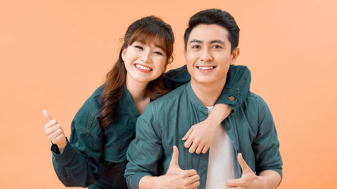 couple bahagia romantis
