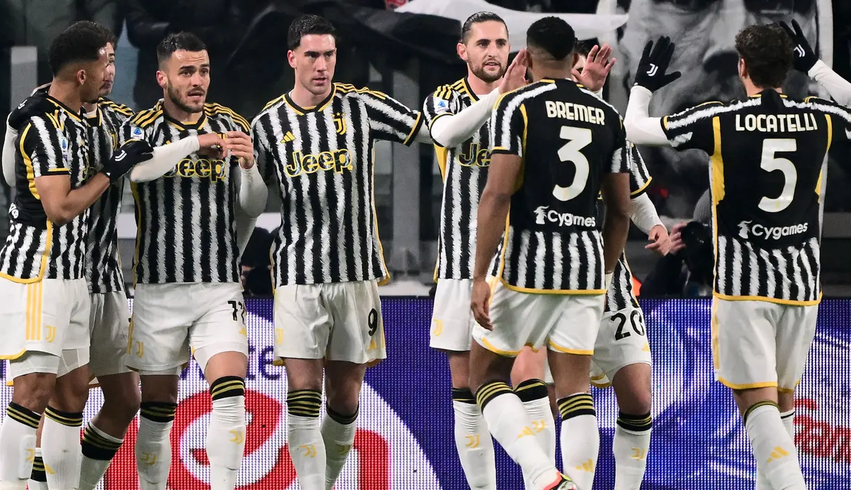 Hingga pekan ke-22 Serie A 2023/2024 Juventus yang sementara menempati peringkat kedua klasemen sementara baru kebobolan 13 gol dengan memasukkan 36 gol. Dari 22 laga, Juventus mengemas 53 poin, hanya berselisih satu poin dengan Inter Milan di peringkat pertama. (AFP/Marco Bertorello)