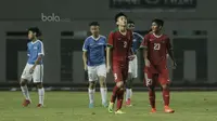 Striker Timnas Indonesia U-16, Rendy Juliansyah, saat pertandingan melawan Singapura U-16 pada laga uji coba Internasional di Stadion Wibawa Mukti, Cikarang, Kamis, (08/06/2017). Indonesia menang 4-0. (Bola.com/M Iqbal Ichsan)