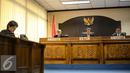Pimpinan Sidang, Yhannu Setyawan (tengah) membacakan putusan di Komisi Informasi Publik, Jakarta, Rabu (29/7/2015). Sidang dengan agenda dokumen pemecatan Letjen Prabowo Subianto antara Pemohon KontraS dan termohon Mabes TNI. (Liputan6.com/Faizal Fanani)