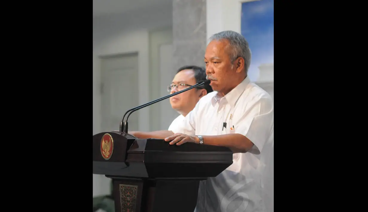 Menteri PU dan Perumahan Rakyat Basuki Hadimuljono saat konferensi pers usai mengikuti rapat kabinet terbatas di Kantor Presiden, Jakarta, Kamis (30/10/2014). (Liputan6.com/Herman Zakharia)