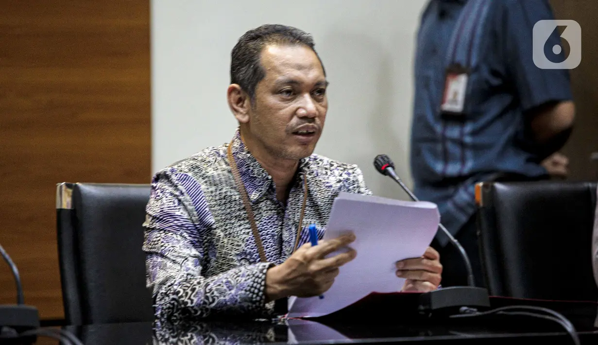 Wakil Ketua KPK Ali Ghufron menyampaikan keterangan terkait penetapan tersangka Kepala KPP Pratama Bantaeng Wawan Ridwan di Gedung KPK, Jakarta, Kamis (11/11/2021). KPK menetapkan Wawan Ridwan sebagai tersangka dugaan korupsi perpajakan di Dirjen Pajak Kemenkeu. (Liputan6.com/Faizal Fanani)