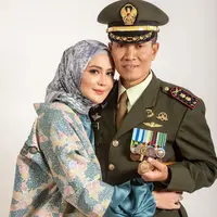 Juliana Moechtar dan Calon Suami (Sumber: Instagram/julianamoechtar)