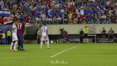 Berita video bek El Salvador, Henry Romero, meniru aksi menggigit Luis Suarez dan yang menjadi korbannya adalah striker AS, Jozy Altidore.