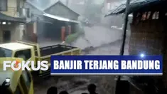 Banjir di kawasan ini juga masih mungkin meningkat dan warga jadi waspada, karena hingga menjelang malam, hujan masih terus mengguyur.
